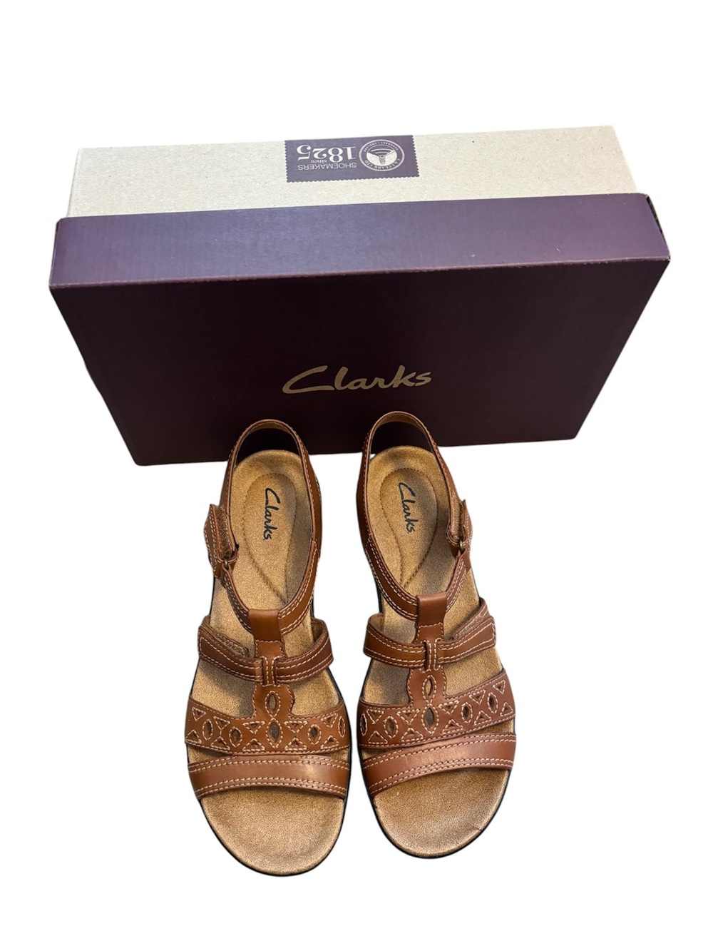 Clarks Brown Leather T-Strap Sandals Sz 8